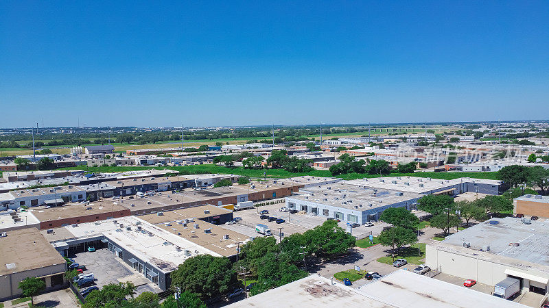 Stemmons走廊或Lower Stemmons混合了德克萨斯州达拉斯西北部的工业和商业地产，远处的背景是Trinity河，鸟瞰设计区35E州际公路